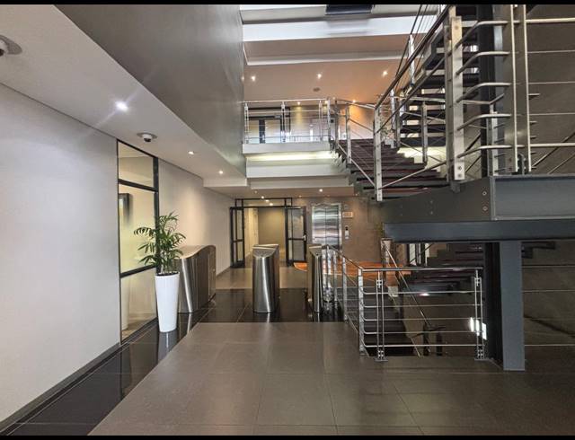 1,023M² OFFICE TO LET IN PLATTEKLOOF 3